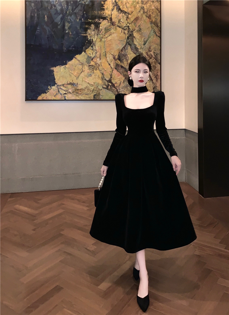 French Hepburn Style Velvet A-Line Dress with Waist Cinching and Slimming Effect - Style 575649