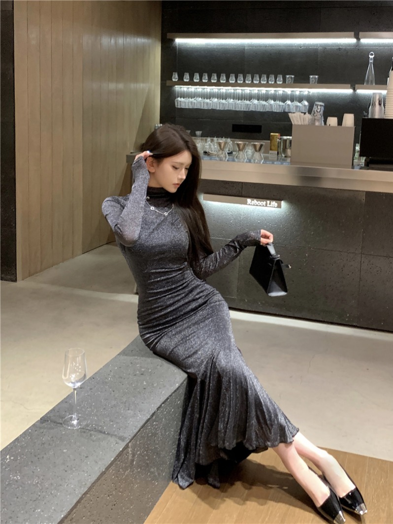 Women's Mermaid Dress Two-Piece Knit Set with Shimmering Detail - Image 4