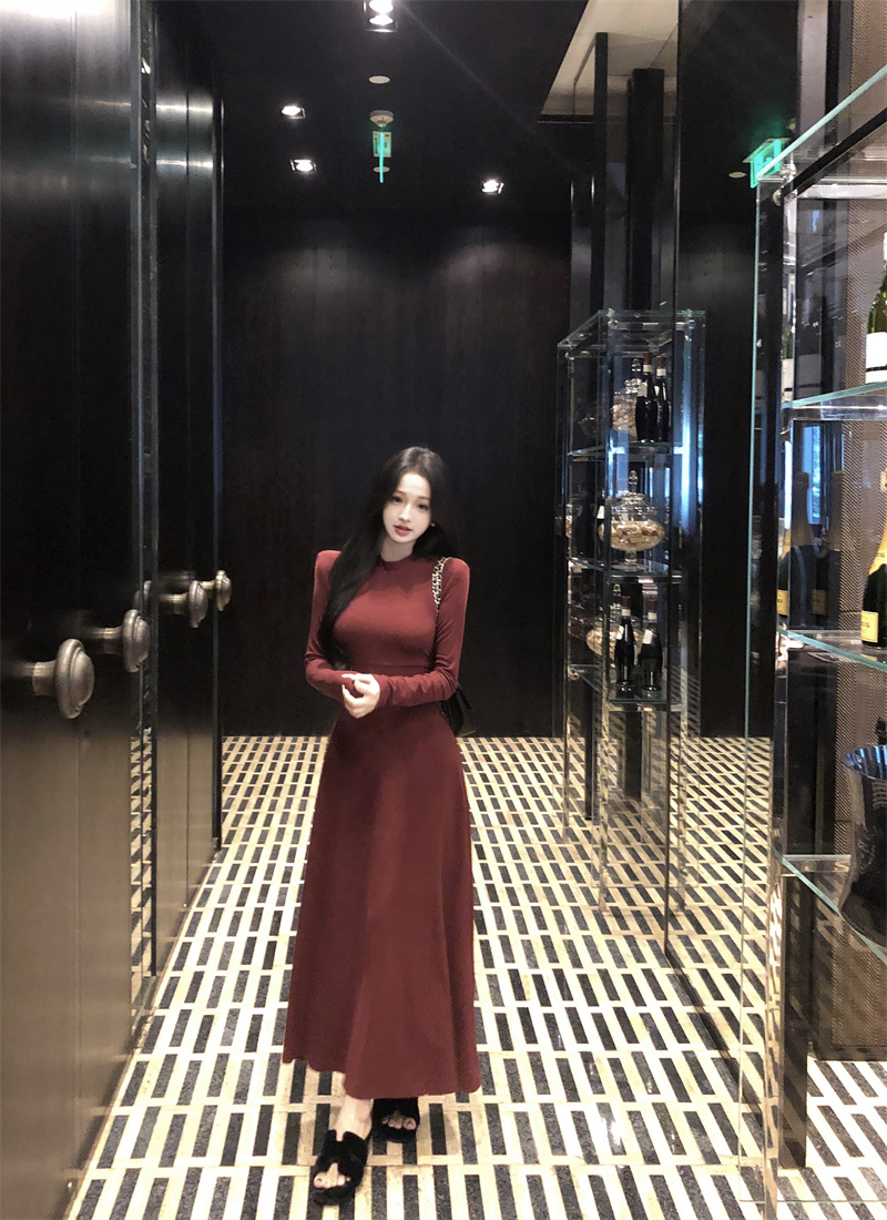Women's Long Sleeve Round Neck Padded Shoulder Knit Dress Solid Color High Waist Slimming Long Dress for Fall Commute