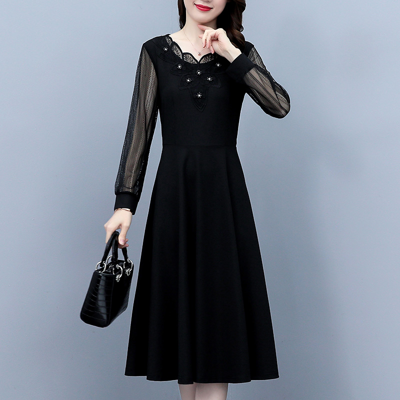 Plus Size Women's Black Lace Long Sleeve Slimming Dress - Image 2