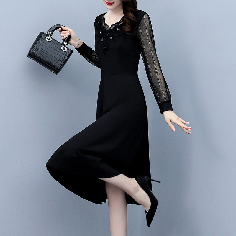Plus Size Women's Black Lace Long Sleeve Slimming Dress - Image 3