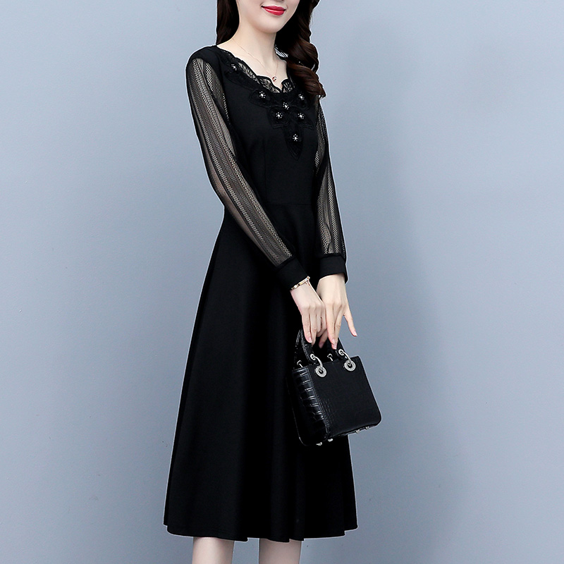 Plus Size Women's Black Lace Long Sleeve Slimming Dress - Image 4
